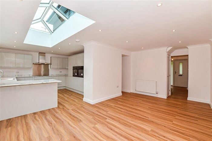 4 Bedroom Detached House For Sale In Great Elms, Hadlow, Tonbridge, Kent, TN11