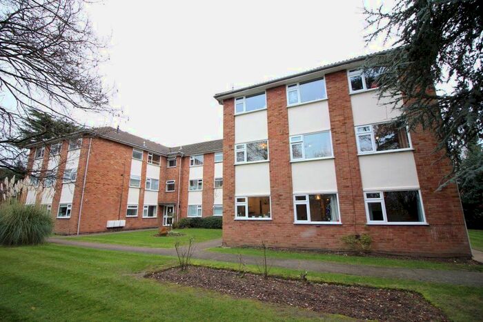 2 Bedroom Flat To Rent In Carlton Court, Eastbury Road, Oxhey WD19