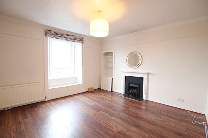 2 Bedroom Flat To Rent In Blyth Place, Dundee, DD2
