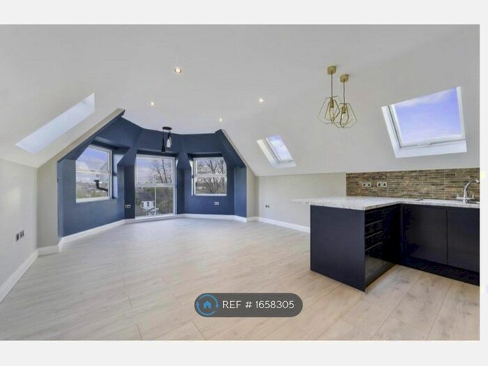 1 Bedroom Flat To Rent In Hook Road, Surbiton, KT6