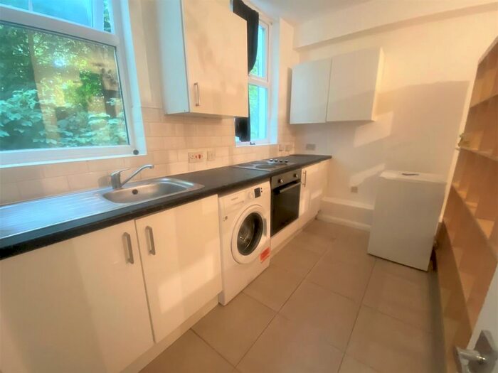Studio To Rent In High Road, Tottenham, London, N17