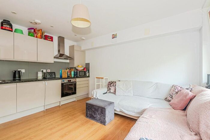1 Bedroom Flat For Sale In Challenge Court, Leatherhead, Surrey, KT22