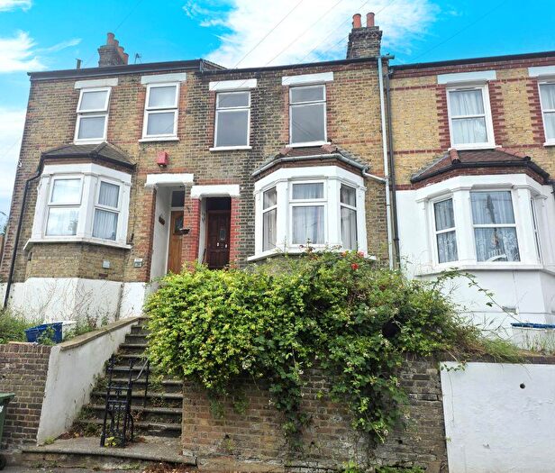 3 Bedroom Terraced House For Sale In Sandcliff Road, Erith, DA8