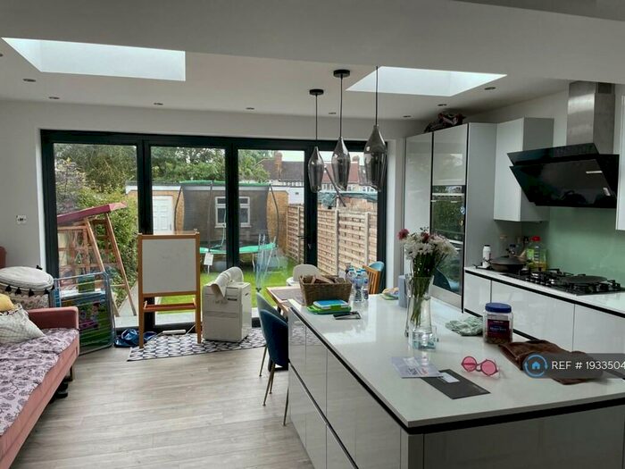 3 Bedroom End Of Terrace House To Rent In Walton Avenue, Sutton, SM3