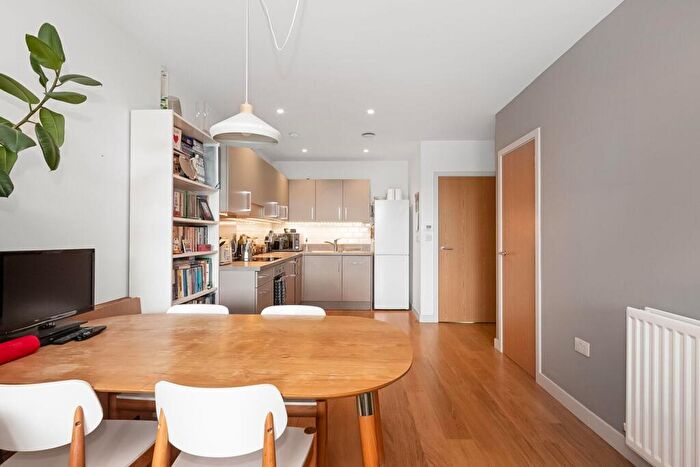 2 Bedroom Apartment For Sale In Woods Road, Peckham, London, SE15