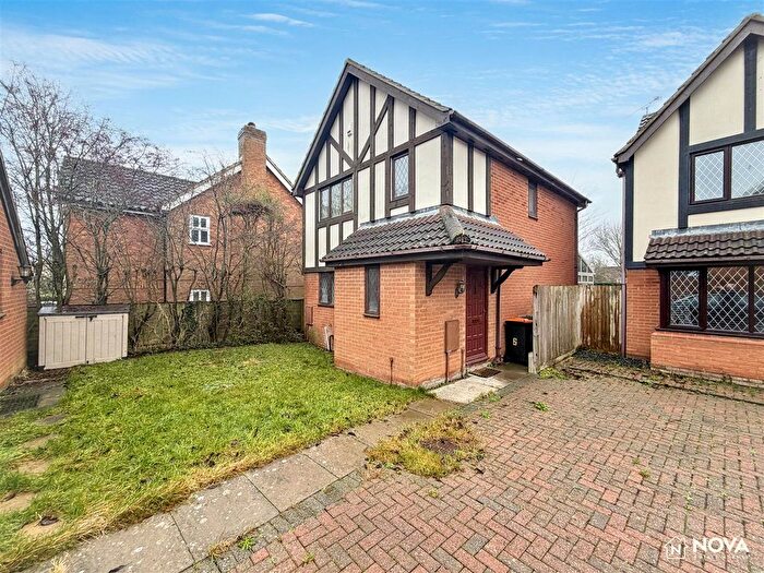 3 Bedroom Detached House For Sale In Ingram Gardens, Luton, LU2