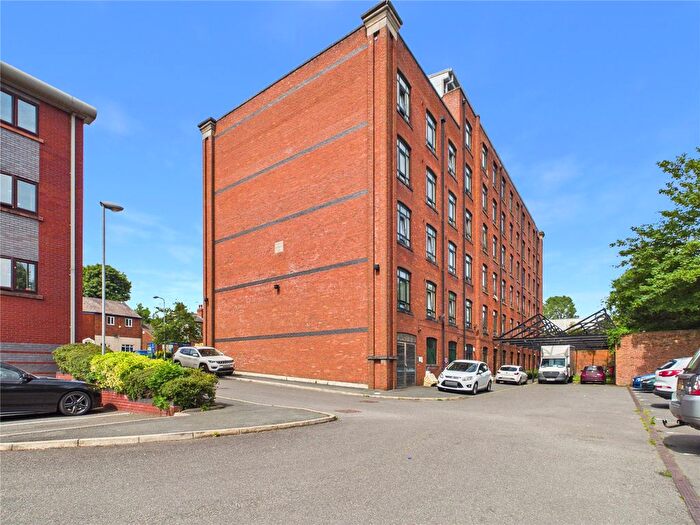 2 Bedroom Flat For Sale In Mossley Road, Ashton-Under-Lyne, Greater Manchester, OL6