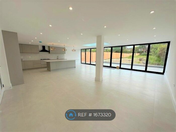 6 Bedroom Detached House To Rent In Crofton Road, Orpington, BR6