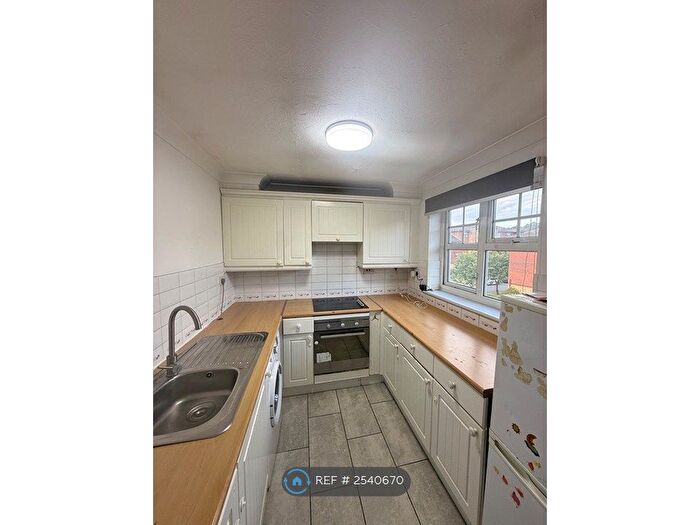 1 Bedroom Flat To Rent In Viscount Court, Luton, LU2