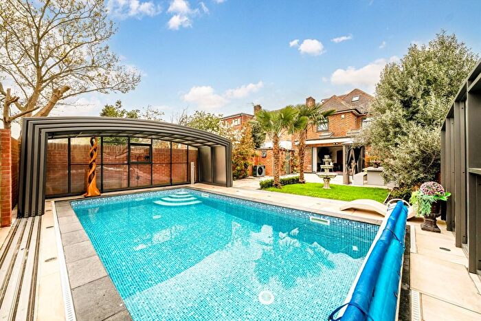 4 Bedroom Detached House For Sale In Hall Road, Isleworth, TW7