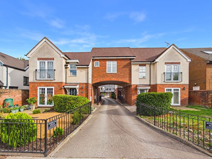 2 Bedroom Flat To Rent In Bicester Road, Aylesbury, Buckinghamshire, HP19