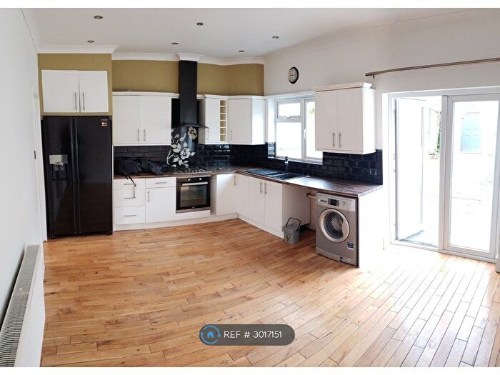 3 Bedroom Terraced House To Rent In Derrick Road, Bristol, BS15
