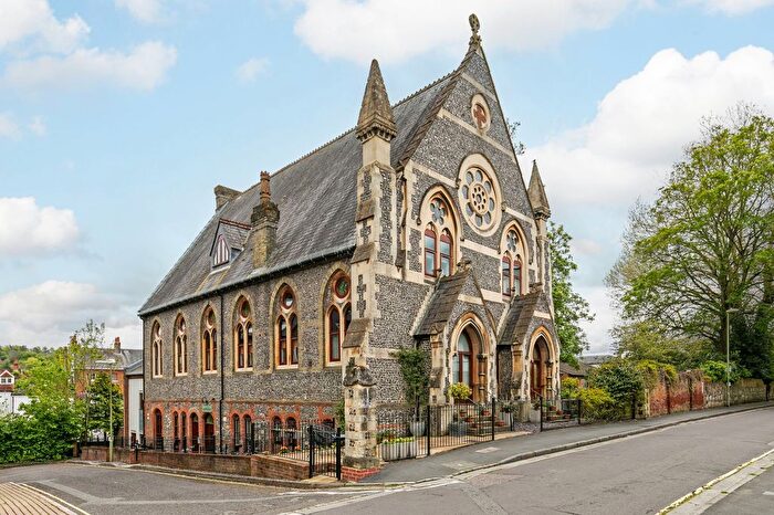 2 Bedroom Property To Rent In Sutton Gardens, Granville House Sutton Gardens, SO23