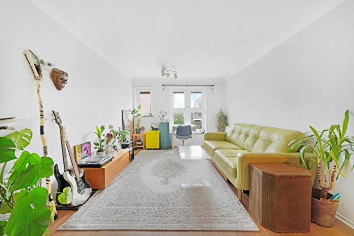 1 Bedroom Apartment To Rent In Leabank Square, Hackney Wick, London, E9