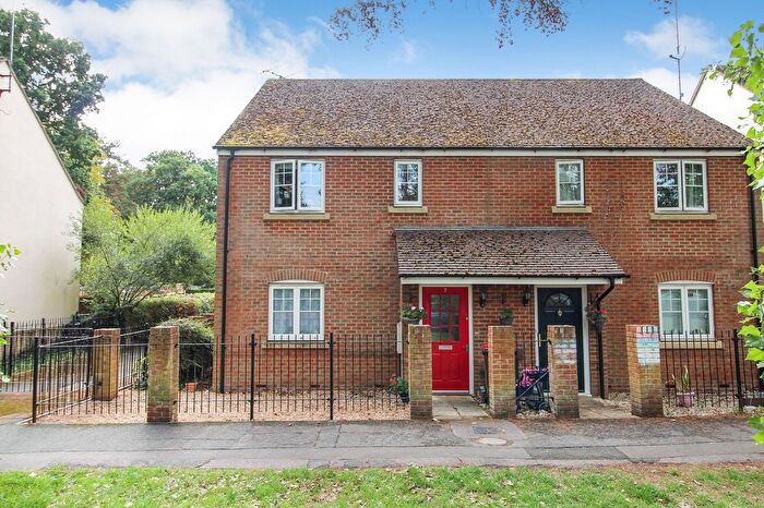 1 Bedroom Maisonette For Sale In Ifield Green, Ifield, Crawley, West Sussex., RH11