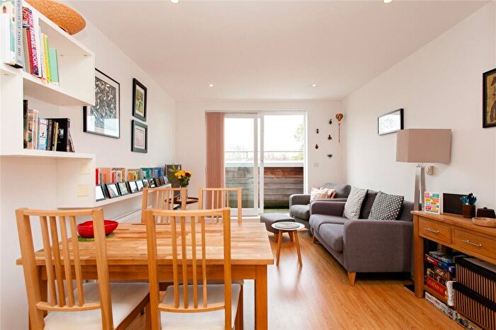 1 Bedroom Flat To Rent In Northpoint House, Essex Road, N1