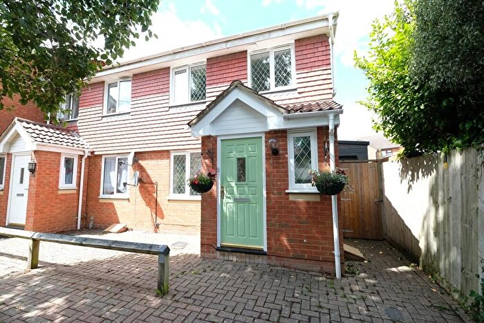 3 Bedroom End Of Terrace House To Rent In Baytree Gardens, Marchwood, Southampton, SO40