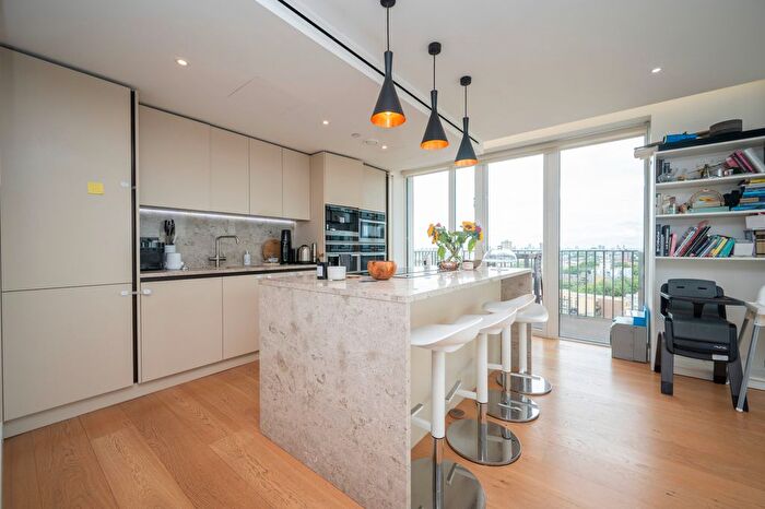 3 Bedroom Flat To Rent In Admiralty House, Vaughan Way, E1W