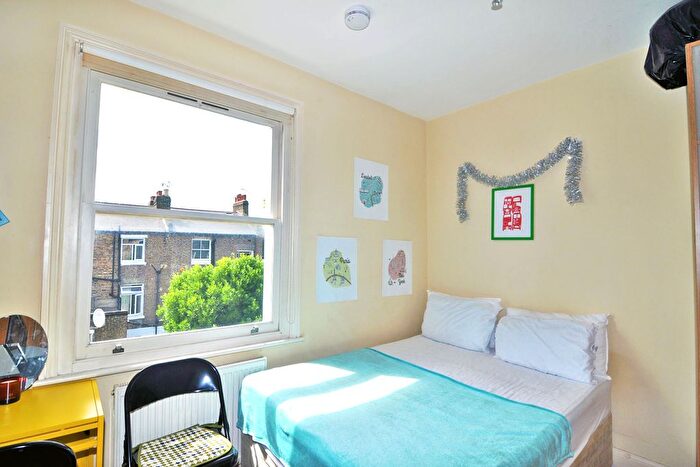 1 Bedroom Studio To Rent In Warbeck Road, Shepherds Bush, London, W12