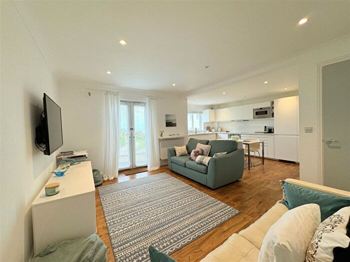 2 Bedroom Flat For Sale In Pentire Avenue, Newquay, TR7
