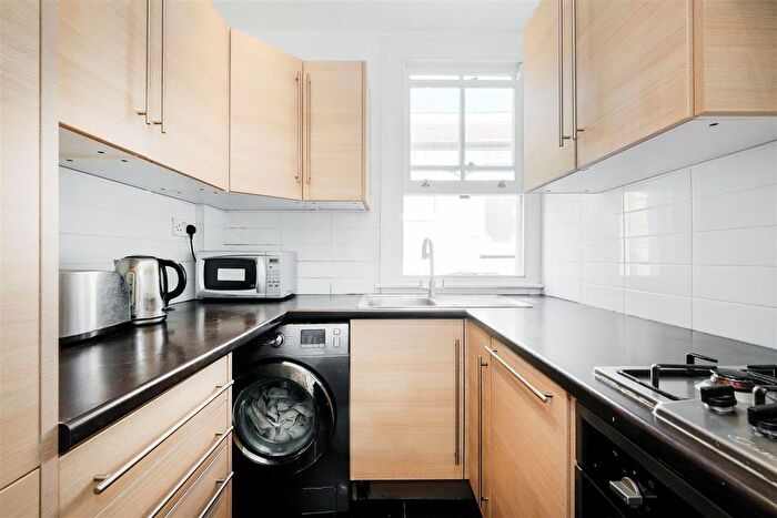 2 Bedroom Flat For Sale In Poppleton Road, Leytonstone, E11
