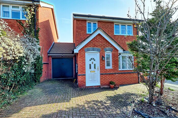 3 Bedroom Link Detached House For Sale In Falcon Rise, Downley, High Wycombe, Buckinghamshire, HP13