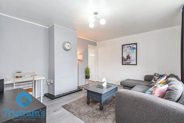 3 Bedroom Semi-Detached House To Rent In Caincross Road, Nottingham, NG8