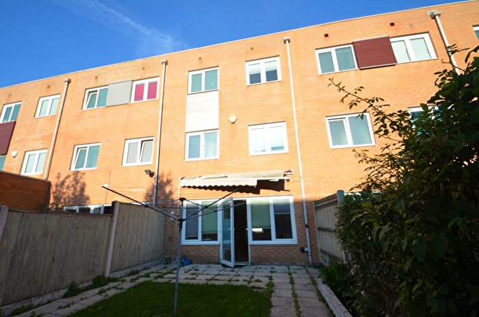 4 Bedroom Terraced House To Rent In Pontes Avenue, Hounslow, TW3