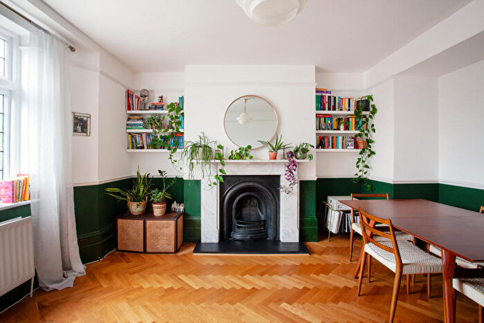 2 Bedroom Flat For Sale In Perry Vale, London, SE23