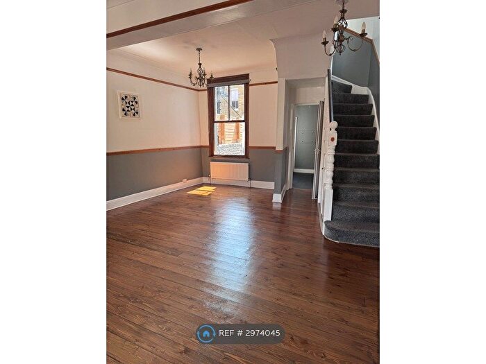 3 Bedroom End Of Terrace House To Rent In Quilter St, London, E2