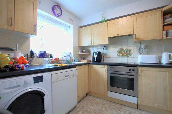 2 Bedroom Flat To Rent In Oakley Close, Isleworth, TW7