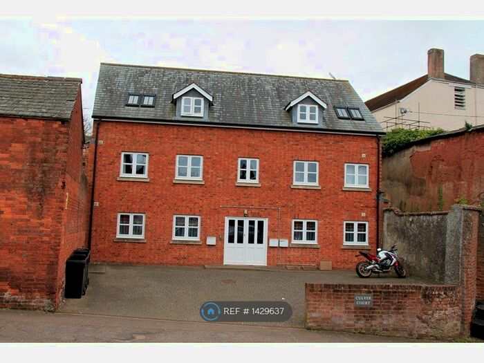 2 Bedroom Flat To Rent In Culver Court, Crediton, EX17