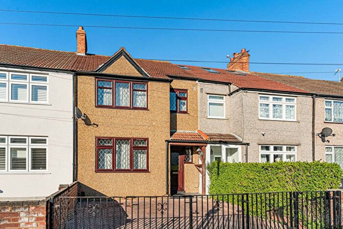 3 Bedroom Terraced House For Sale In Middle Road, London, SW16