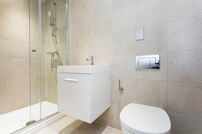 2 Bedroom Apartment To Rent In Ocean Village, Southampton, SO14