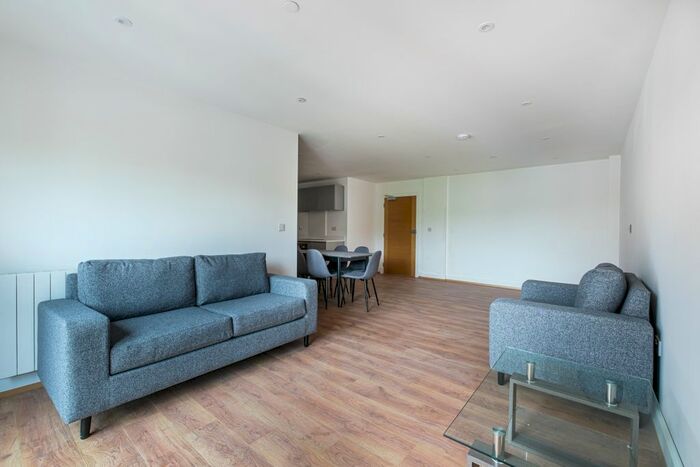 3 Bedroom Flat To Rent In Well Farm Road, Whyteleafe, CR3