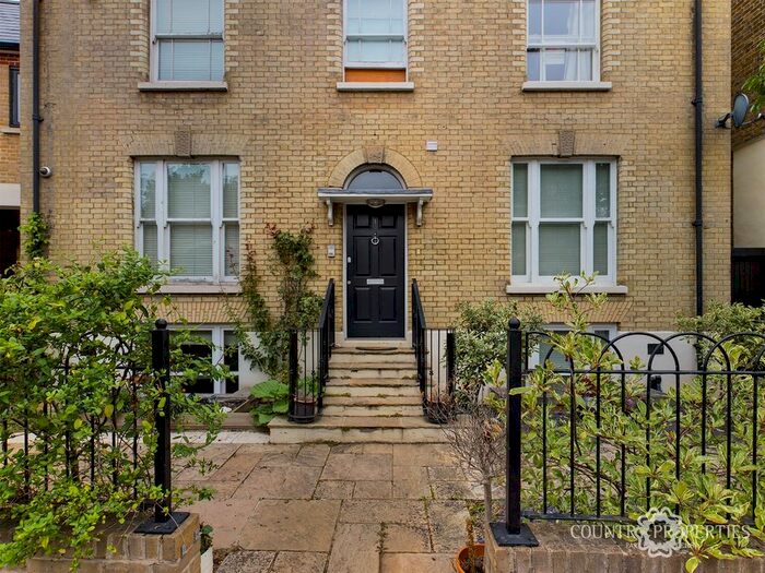 2 Bedroom Town House To Rent In Cowbridge, Hertford, SG14