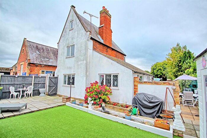 2 Bedroom Detached House For Sale In Ware Road - Tonwell, SG12