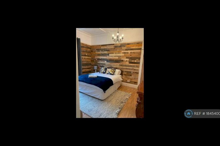 1 Bedroom Flat To Rent In Eaton Crescent, Swansea, SA1