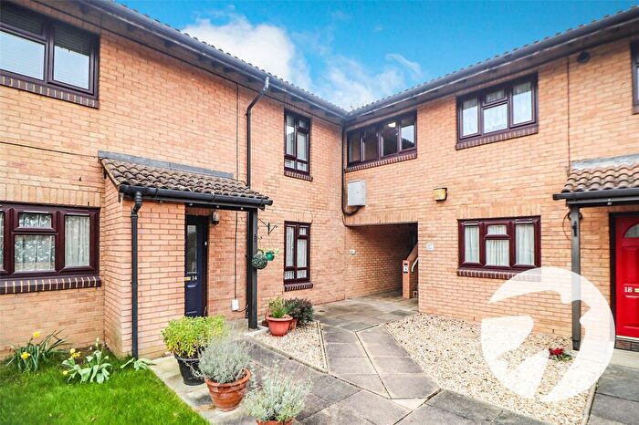 2 Bedroom Flat For Sale In Lesney Park Road, Erith, Kent, DA8