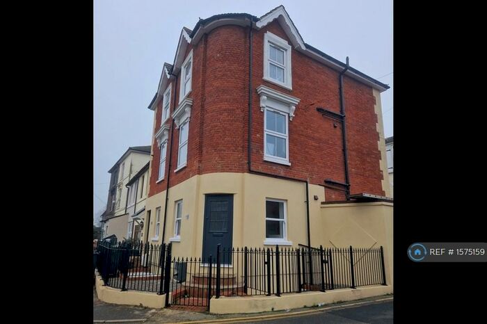 1 Bedroom Flat To Rent In High Street, Snodland, ME6