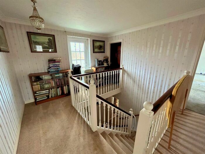 4 Bedroom Detached House For Sale In The Orchard, Flackwell Heath, HP10