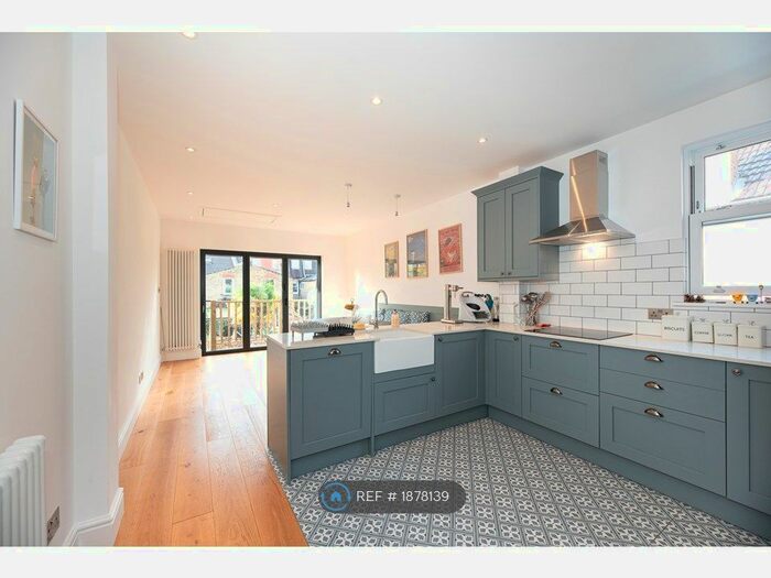 4 Bedroom Maisonette To Rent In Merton Hall Road, London, SW19