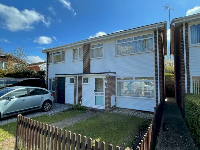 3 Bedroom Semi-Detached House To Rent In Amberwood Close, Calmore, SO40