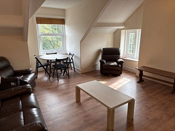3 Bedroom Apartment To Rent In £.pppw - Osborne Road, Jesmond, NE2