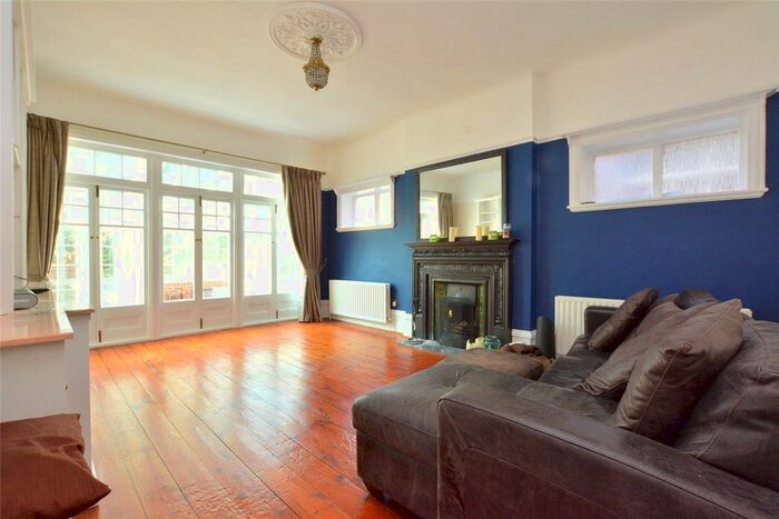 3 Bedroom Flat To Rent In 45 West Park, London SE9