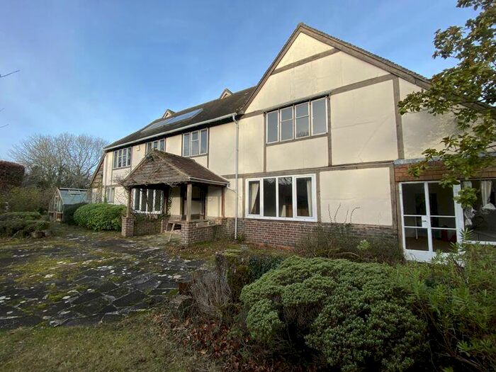 5 Bedroom Character Property To Rent In Alton, Nr Farnham / Basingstoke / Petersfield, Hampshire, GU34