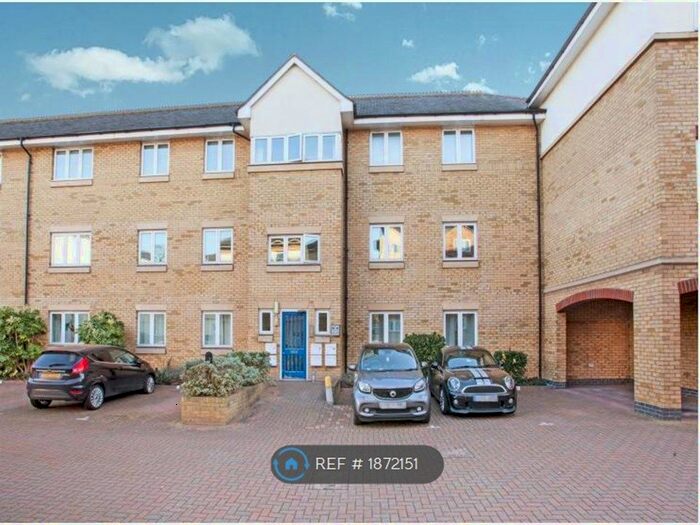 2 Bedroom Flat To Rent In Hodge Court, Chelmsford, CM1