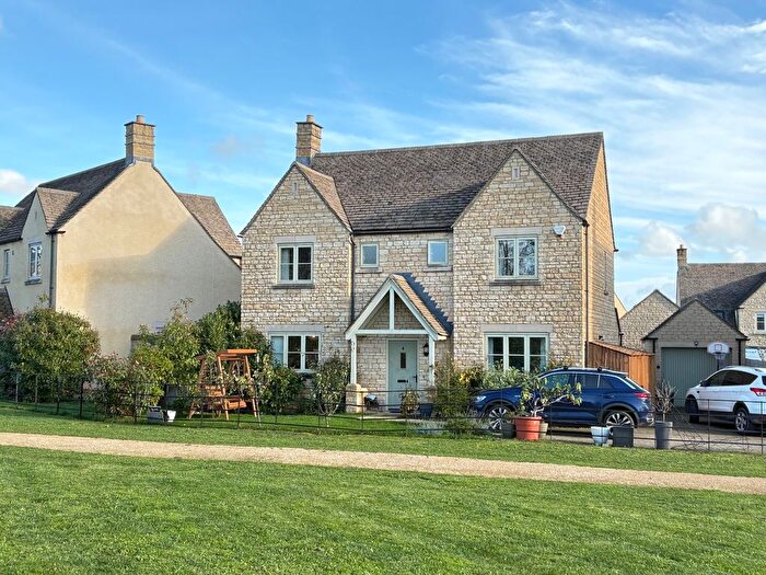4 Bedroom Detached House For Sale In Honeybone Close, Fairford, Gloucestershire, GL7