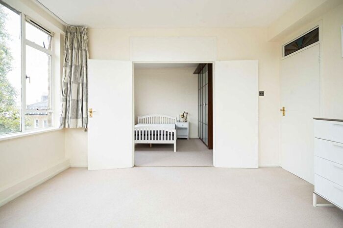 1 Bedroom Flat To Rent In Charterhouse Square, London, EC1M