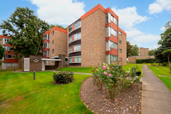 2 Bedroom Apartment To Rent In White Lodge Close, Sutton, SM2